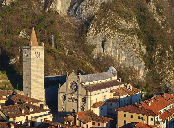 Widok Katedrę Santa Maria Assunta Gemona Friuli Ittaly — Zdjęcie stockowe