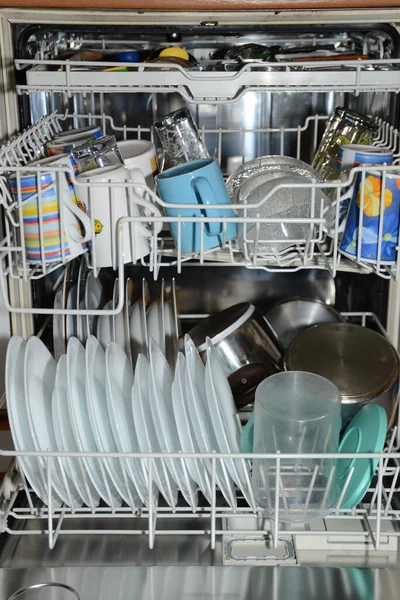 Lave Vaisselle Avec Vaisselle Propre Dans Cuisine — Photo