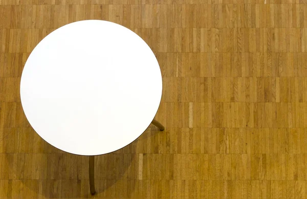 View Top Table Circular White Top Parquet Flooring — Stock Photo, Image