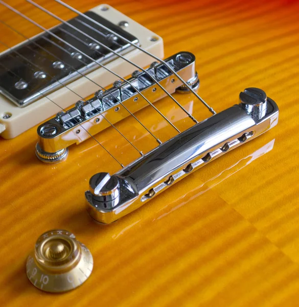 Primer Plano Puente Guitarra Con Perillas Control —  Fotos de Stock