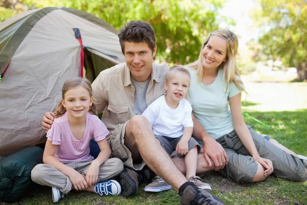 Family Sitting Tent Park — Stock Photo, Image