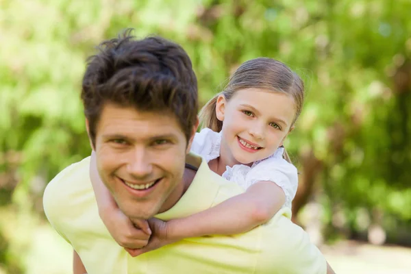 Father Gives His Daughter Piggy Back — Stock Photo, Image