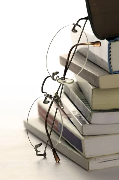 Könyveken Nyugvó Szemüveg Olvasás Fogalma Tanár Diák Kép Képviseli Tanítást — Stock Fotó