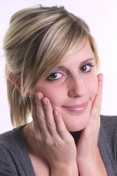 Portret Van Een Mooie Jonge Vrouw Met Een Blond Haar — Stockfoto