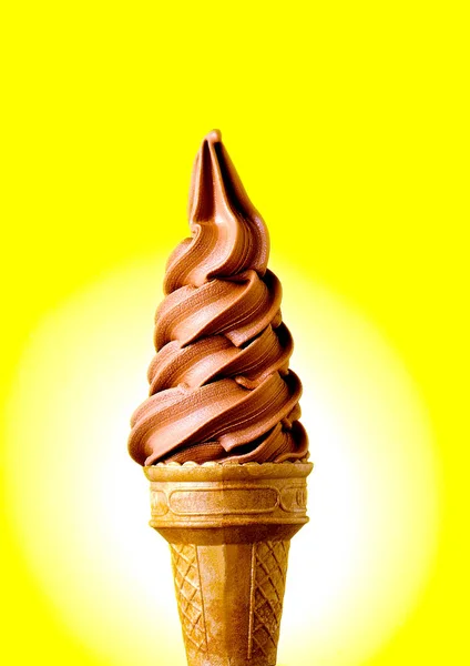 チョコレート風味アイスクリームコーン — ストック写真