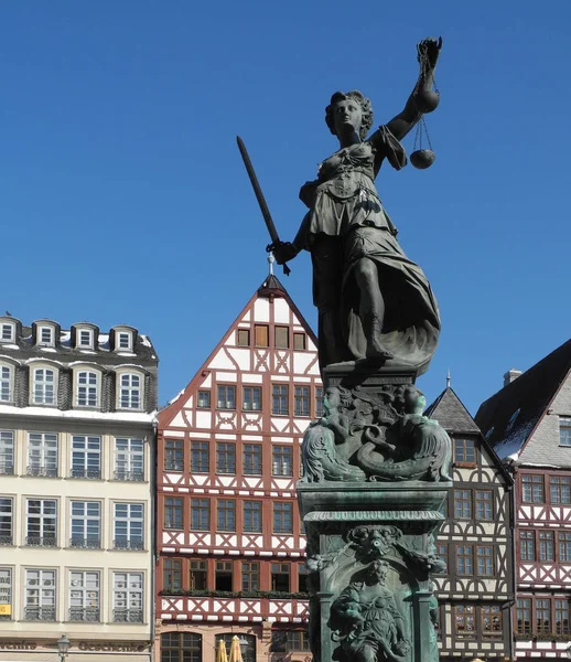 Justice Roemerbrunnen Frankfurt — Stock Photo, Image