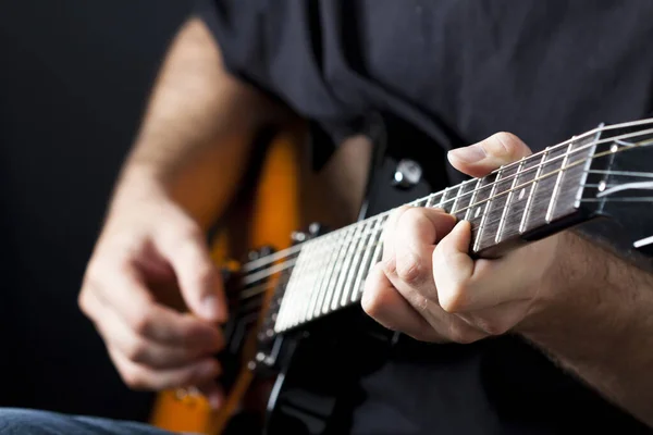 Gros Plan Sur Les Mains Jouant Sur Guitare Électrique — Photo