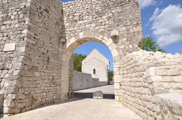 Puerta Ciudad Iglesia Nin Croacia —  Fotos de Stock