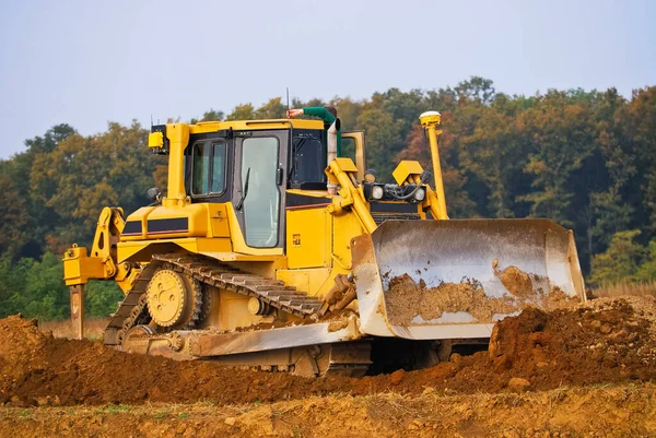 Escavatore Giallo Sulla Strada — Foto Stock