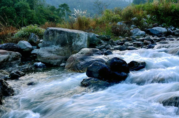 Agua Del Río Reshi Que Fluye Las Rocas Amanecer Sikkim —  Fotos de Stock