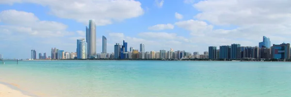 Skyline Abu Dhabi — Fotografia de Stock
