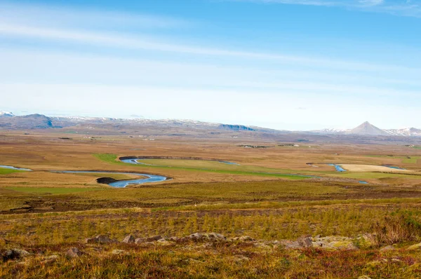 Isländskt Landskap Med Vulkaniska Klippor Och Grönt Gräs — Stockfoto