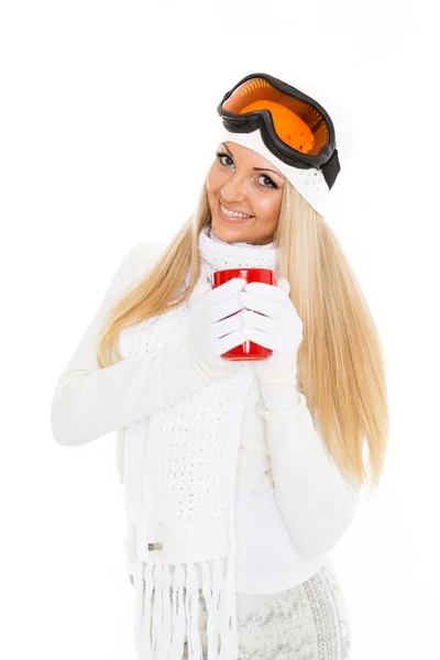 Молода Жінка Лижних Окулярах Зимовий Теплий Одяг Червоною Чашкою Стоїть — стокове фото