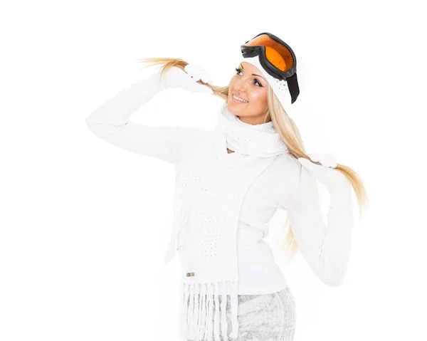 Молодая Счастливая Женщина Зимней Теплой Одежде Лыжных Очках Стоит Белом — стоковое фото