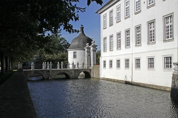 Vacker Utsikt Över Majestätisk Medeltida Slottsarkitektur — Stockfoto