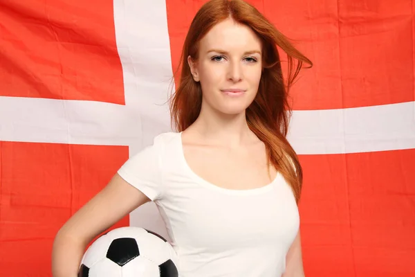 Mulher Com Bola Bandeira Noruega — Fotografia de Stock