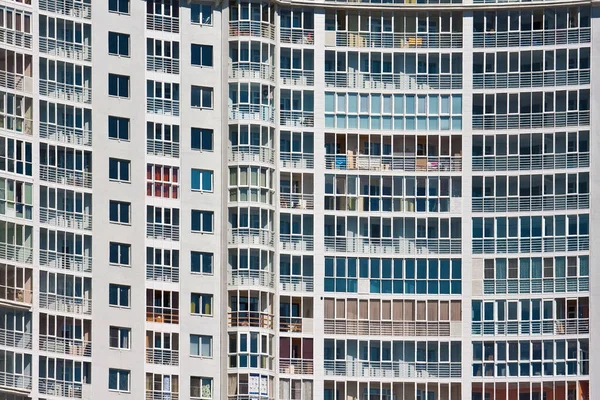 Schöne Fassadenansicht Eines Modernen Mehrfamilienhauses — Stockfoto