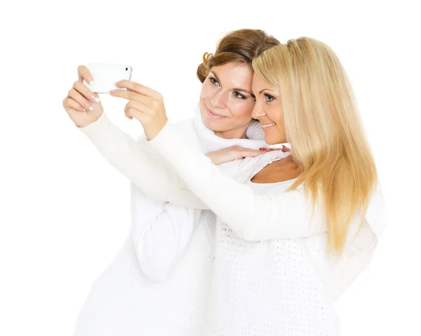 Duas Jovens Mulheres Bonitas Roupas Inverno Com Telefone Celular Fundo — Fotografia de Stock