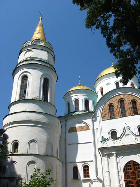 Mooie Christelijke Kerk Achtergrond Van Blauwe Lucht Chernigov — Stockfoto