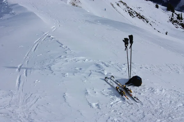 Skis Dans Neige — Photo