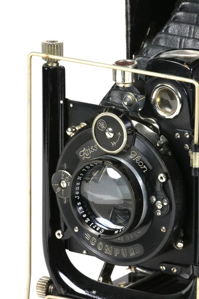 Eine Alte Plattenkamera Geschnitten Vor Weißem Hintergrund — Stockfoto