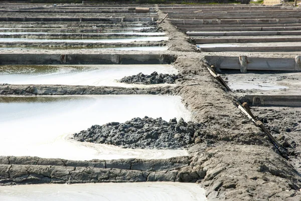 ポルトガル アヴェイロの塩農場の塩蒸発池 — ストック写真