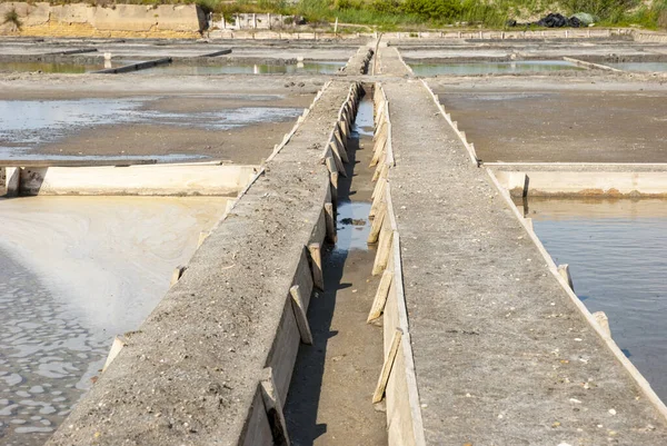 塩水蒸発池の排水 運河システム アヴェイロ ポルトガル — ストック写真