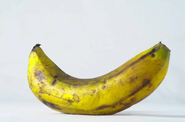 Bardzo Dojrzałych Bananów Zdrowy Białym Tle — Zdjęcie stockowe