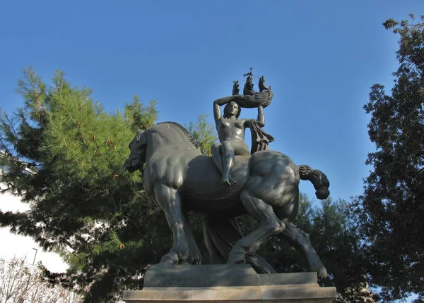Rzeźba Barcelonie U200B U200Bnaga Kobieta Koniu — Zdjęcie stockowe