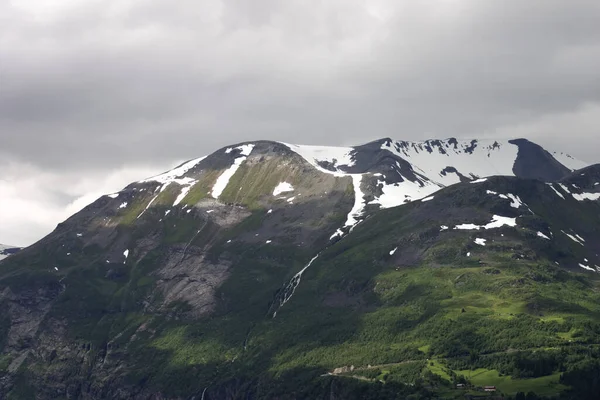 Montaña Fiordo Norvegano Durante Fuerte Invierno —  Fotos de Stock