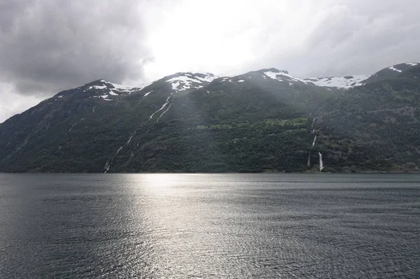 秋天美丽的高山与挪威的峡湾 — 图库照片