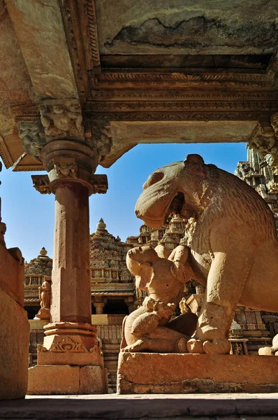 Апсара Поклонявся Леву Символізуючи Владу Хаджурахо Індія Єкт Всесвітньої Спадщини — стокове фото