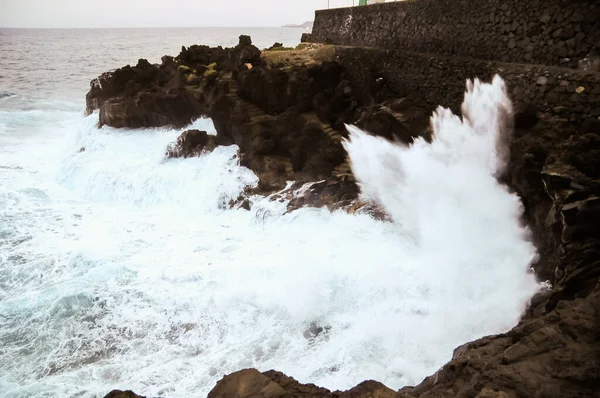 Strong Waves Crashing Volcanic Coast Tenerife Canary Islands — Stock Photo, Image