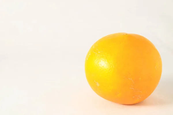 Laranja Saudável Muito Madura Fundo Branco — Fotografia de Stock