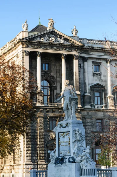 Mozart Denkmal Und Hofburg Nach Wien — Stockfoto