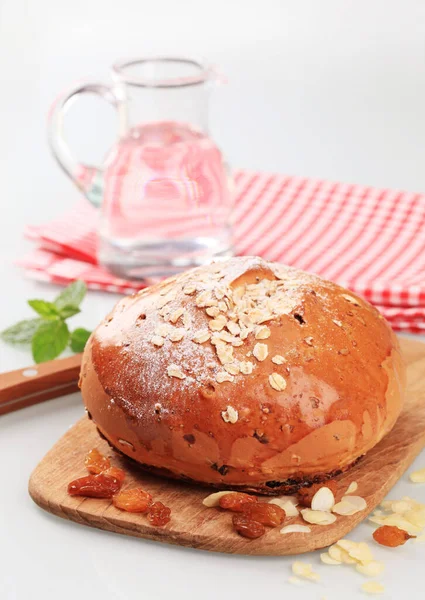 Loaf Sweet Yeast Bread Topped Rolled Oats — Stock Photo, Image