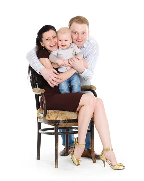 Młodzi Rodzice Słodkim Dzieckiem Białym Tle Szczęśliwa Rodzina — Zdjęcie stockowe