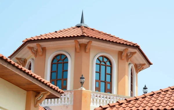 Altes Haus Mit Fenster Der Stadt — Stockfoto