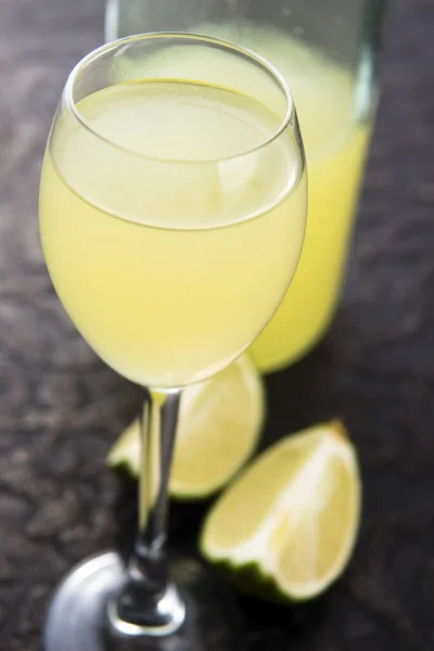 Vaso Jugo Limón Sobre Mesa Madera — Foto de Stock