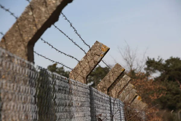 Старый Ржавый Металлический Забор Парке — стоковое фото