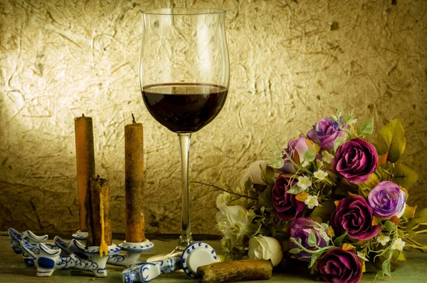 Vinho Tinto Vidro Fundo Papel Velho — Fotografia de Stock