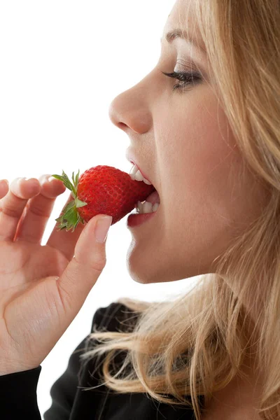 Beautiful Profile Caucasian Woman Biting Strawberry — kuvapankkivalokuva