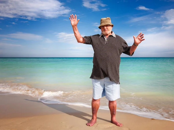 Casual Ανώτερος Άνθρωπος Κάνει Άσκηση Στην Παραλία — Φωτογραφία Αρχείου