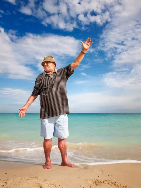 Casual Ανώτερος Άνθρωπος Κάνει Άσκηση Στην Παραλία — Φωτογραφία Αρχείου