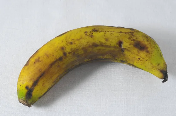 Sehr Reife Gesunde Banane Auf Weißem Hintergrund — Stockfoto