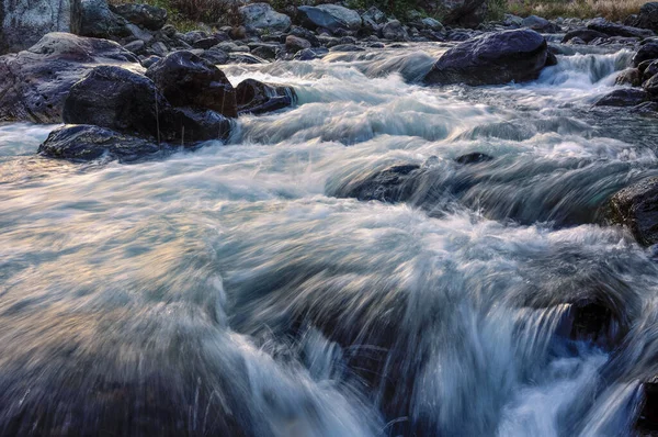Reshi River Water Flowing Rocks Dawn Sikkim Índia — Fotografia de Stock