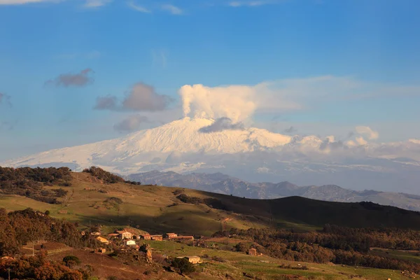 Vista Desde Altesina Del Volcán Etna Columna Humo — Foto de Stock