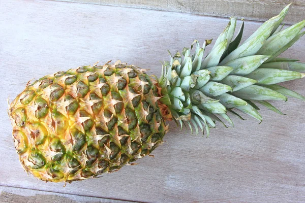 Pineapple Pineapple Comosus Pineapple Sativus Old Wooden Tray — Stock Photo, Image