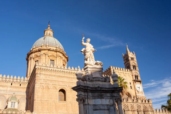 Visa Domkyrkan Vergine Maria Santissima Assunta Cielo Palermo — Stockfoto