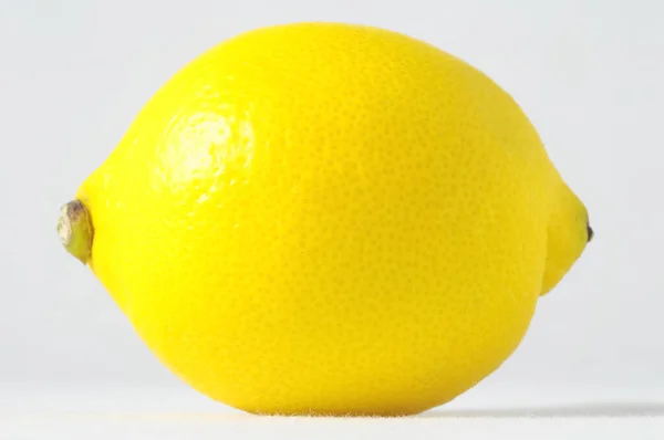 Citron Sain Très Mûr Sur Fond Blanc — Photo